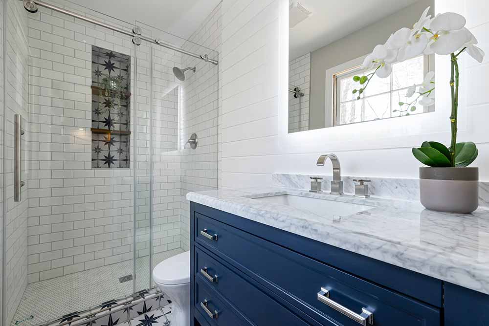 Conoce las mejores combinaciones de azulejos para baños